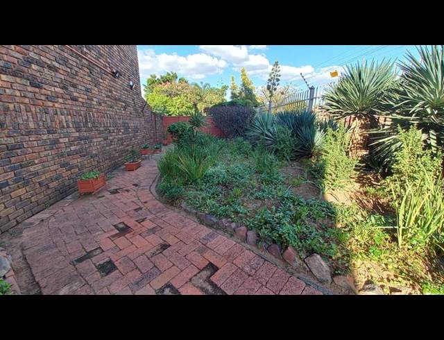 2 BEDROOM APARTMENT FOR SALE IN PRETORIA GARDENS